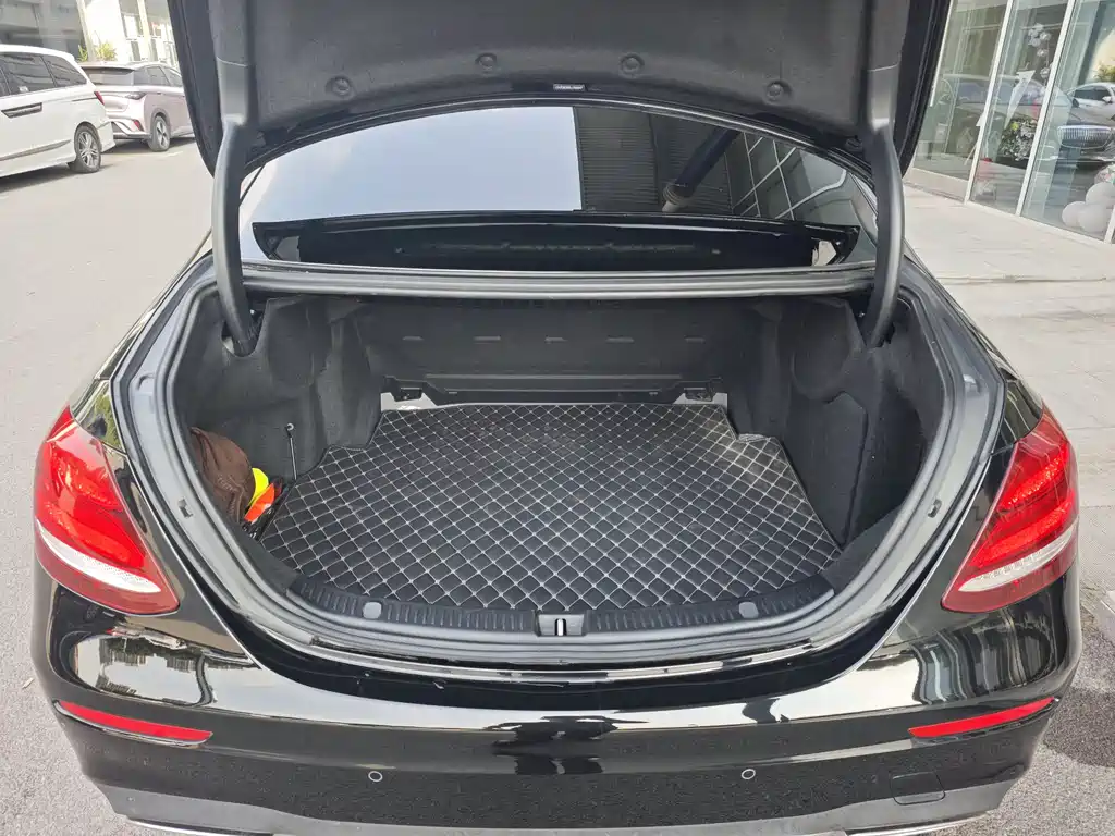 Mercedes-Benz E-Class 2020 — фото 23