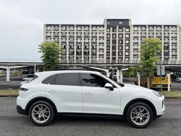 Porsche Cayenne 2023