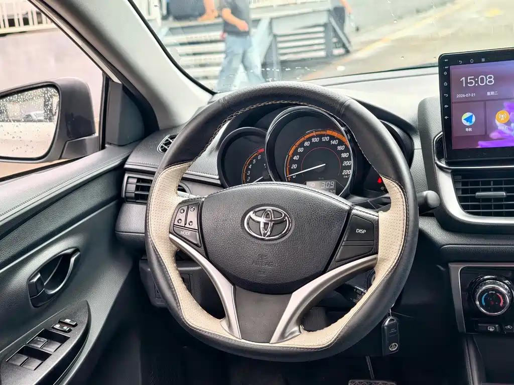 Toyota Yaris L 2022 — фото 18