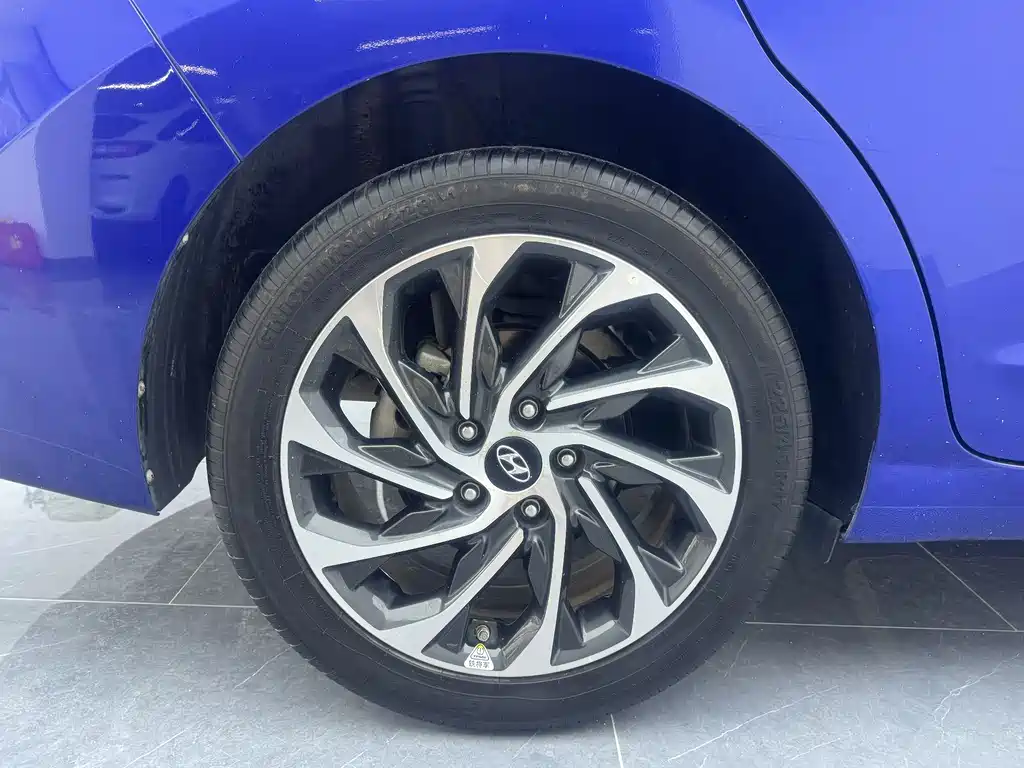 Hyundai Elantra 2020 — фото 9