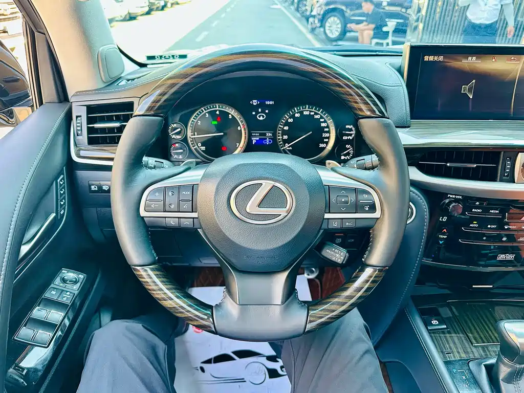 Lexus LX 2019 — фото 8