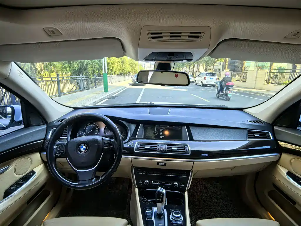 BMW 5 Series GT 2013 — фото 9