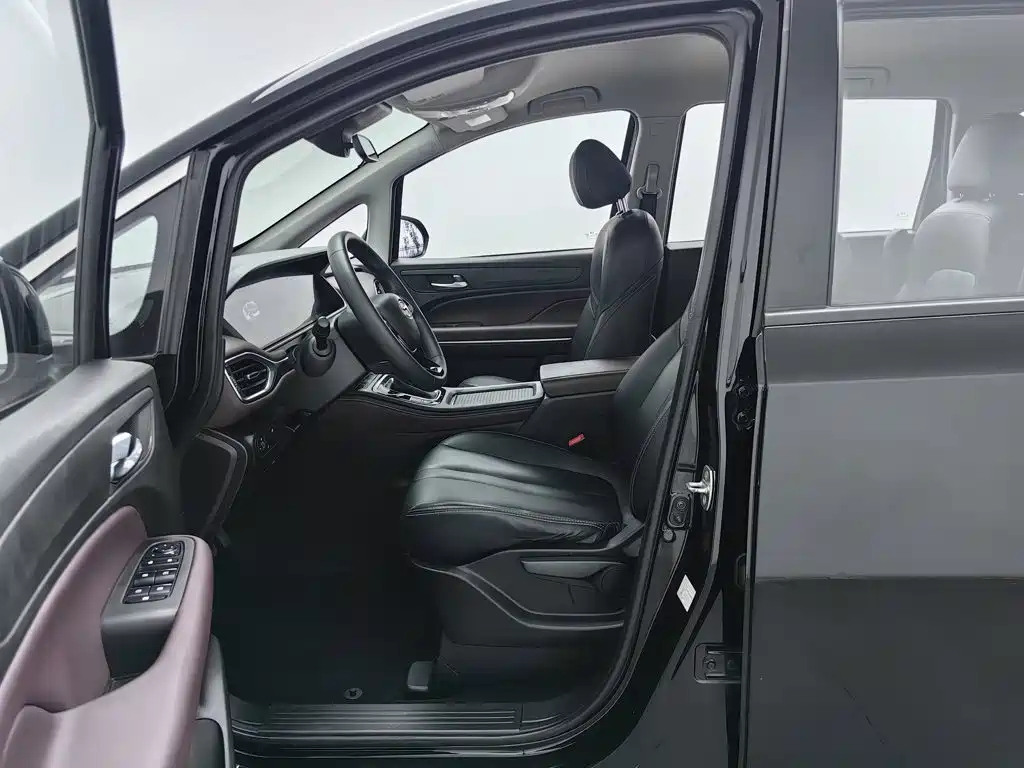 GAC Trumpchi M6 2023 — фото 10