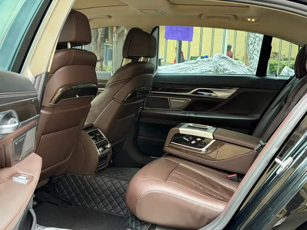 BMW 7 Series 2019 — фото 9