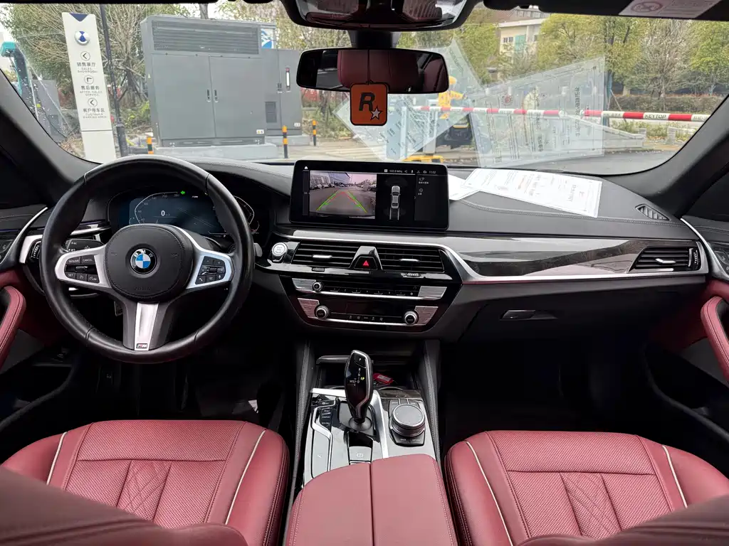 BMW 5 Series 2019 — фото 9