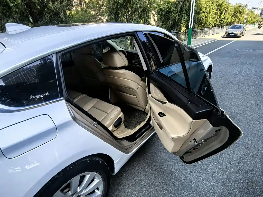 BMW 5 Series GT 2013 — фото 12