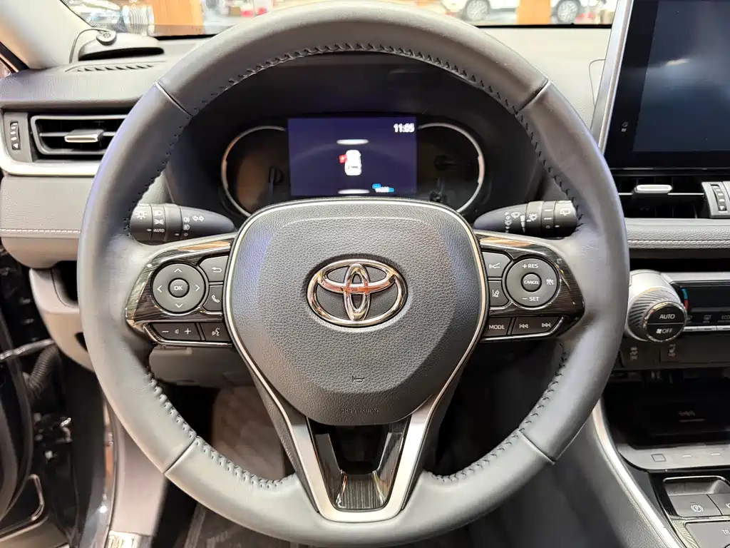 Toyota RAV4 2022 — фото 19