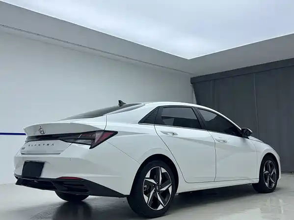 Hyundai Elantra 2023