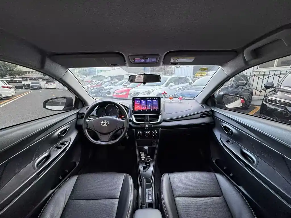 Toyota Yaris L 2021 — фото 8