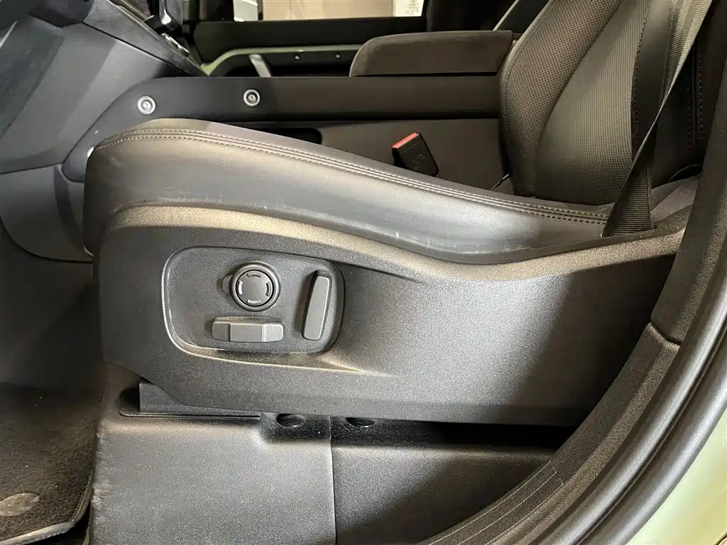 Land Rover Defender 2023 — фото 20