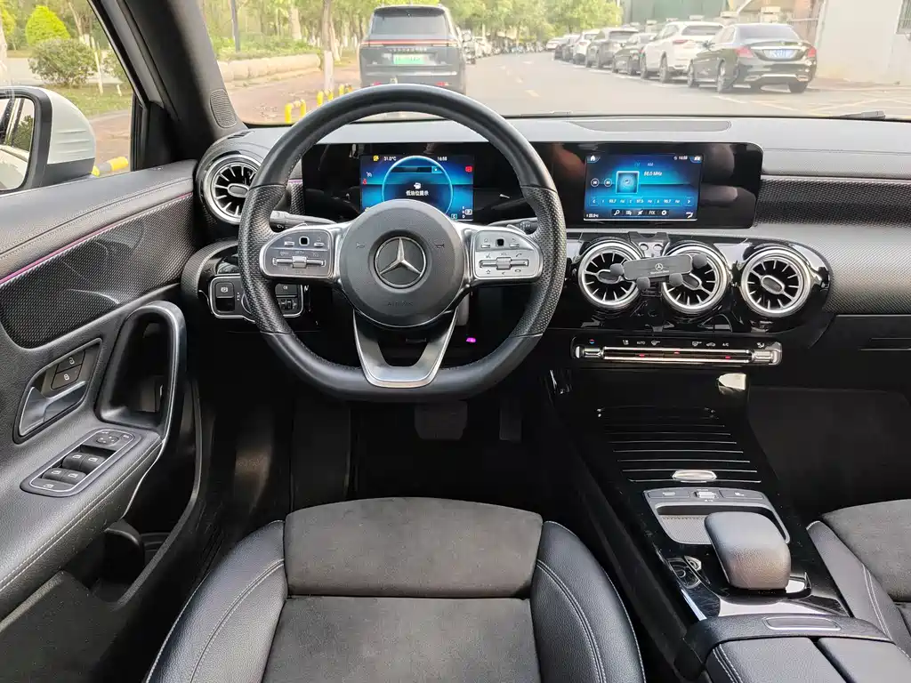 Mercedes-Benz A-Class 2019 — фото 9