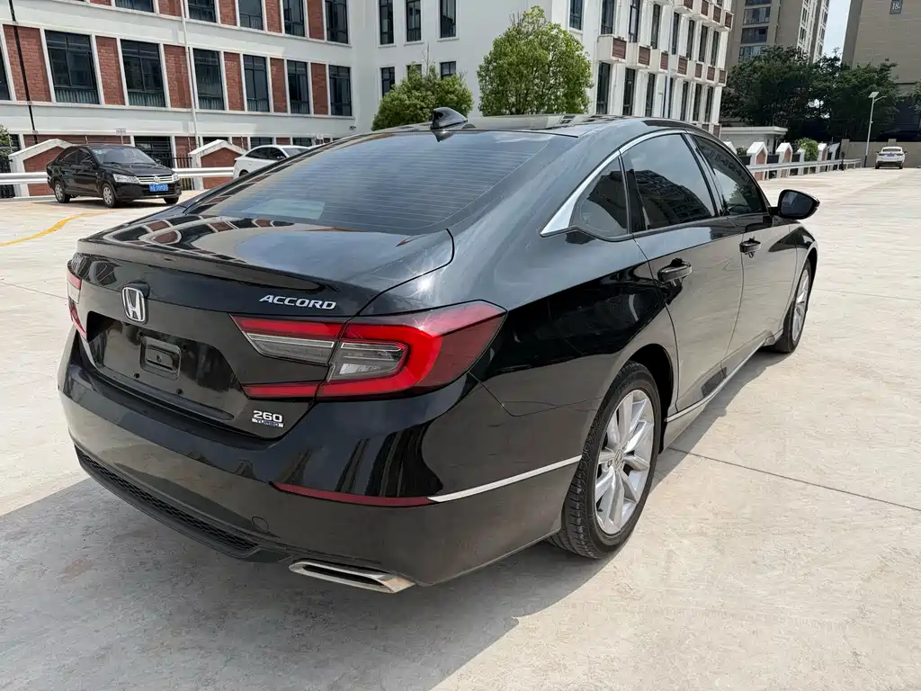 Honda Accord 2022 — фото 11