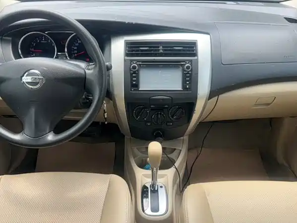 Nissan Livina 2015