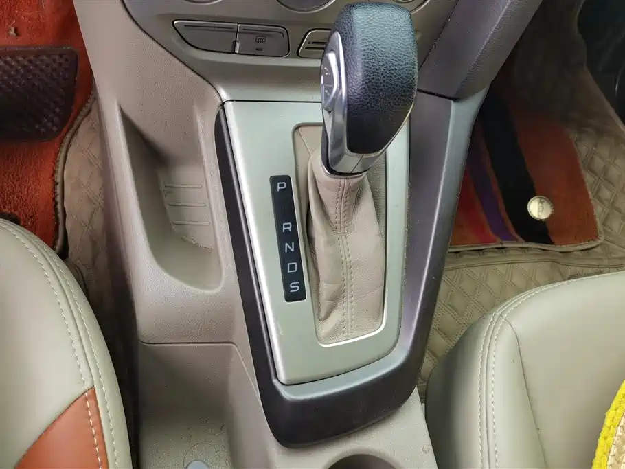 Ford Focus 2015 — фото 16