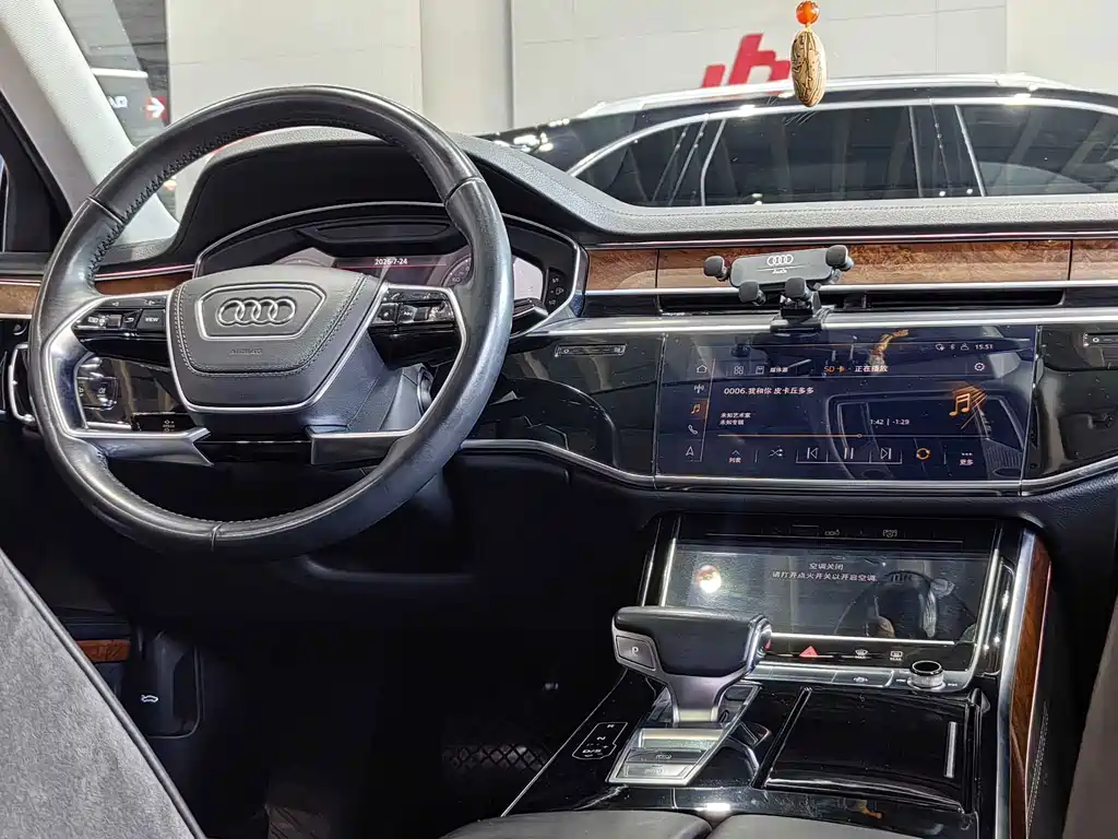 Audi A8 2019 — фото 15