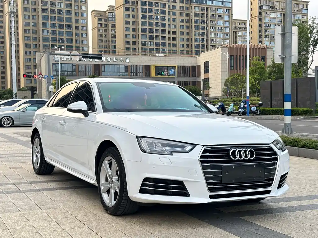 Audi A4L 2018 — фото 2