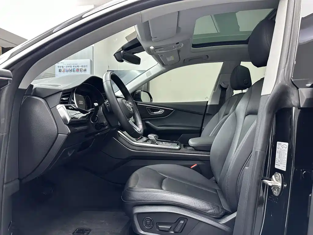 Audi Q8 2023 — фото 10