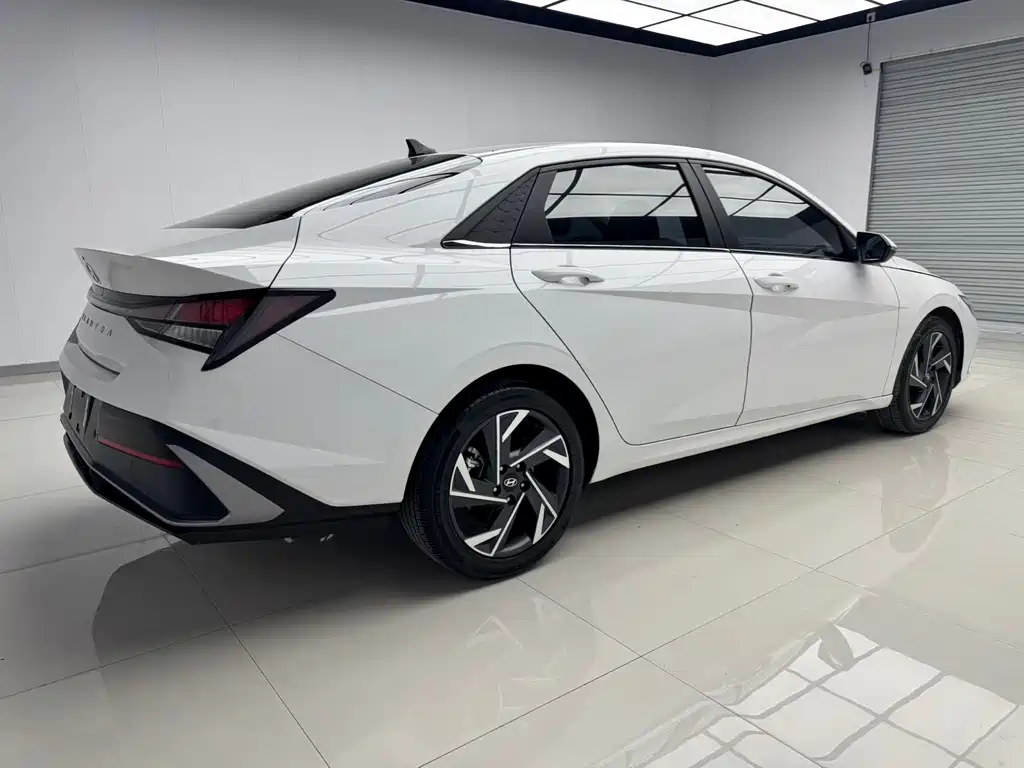 Hyundai Elantra 2023