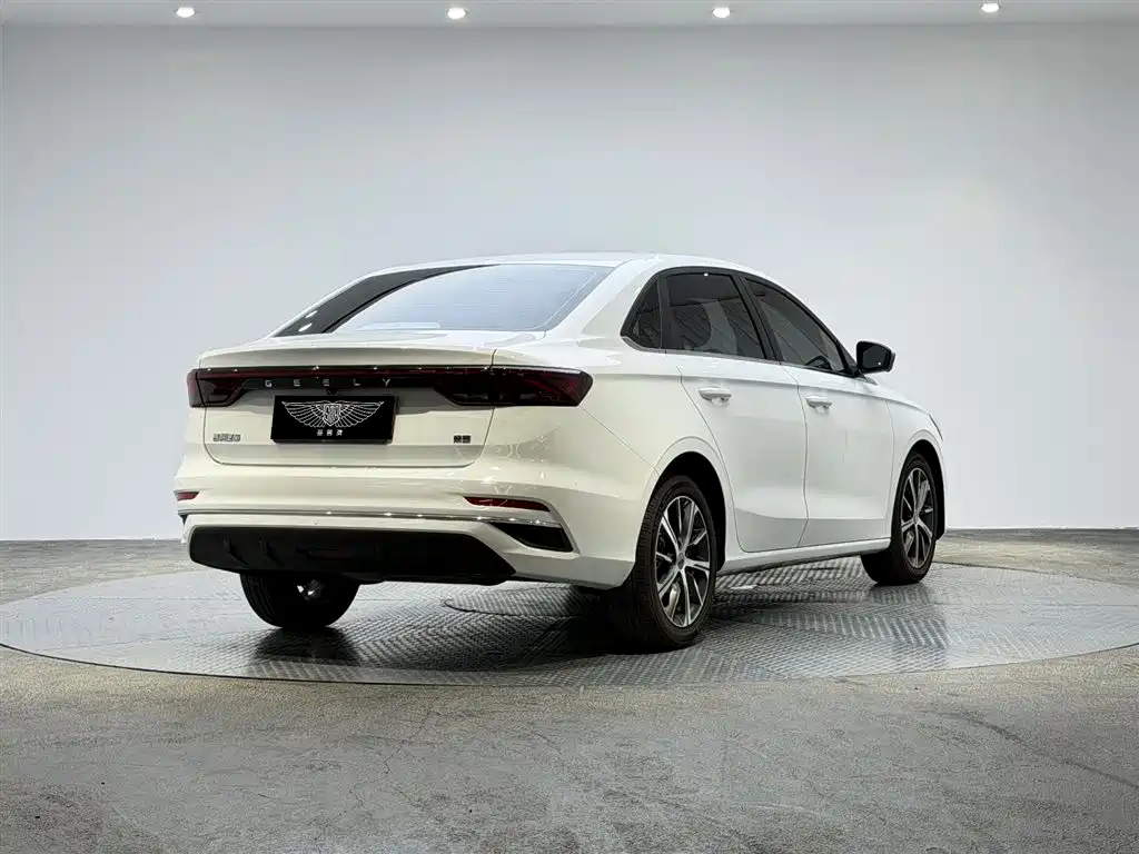 Geely Emgrand 2022 — фото 15