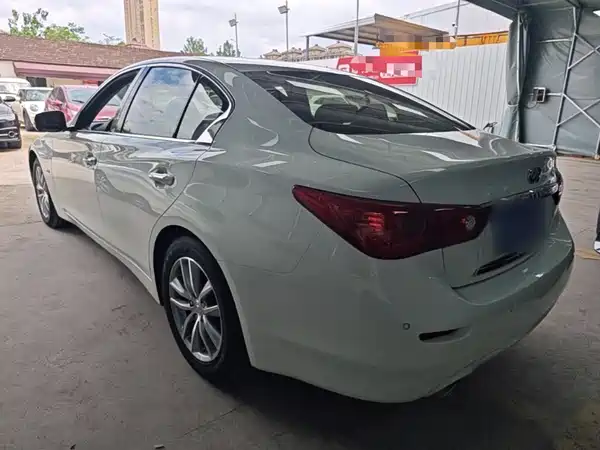Infiniti Q50 2015