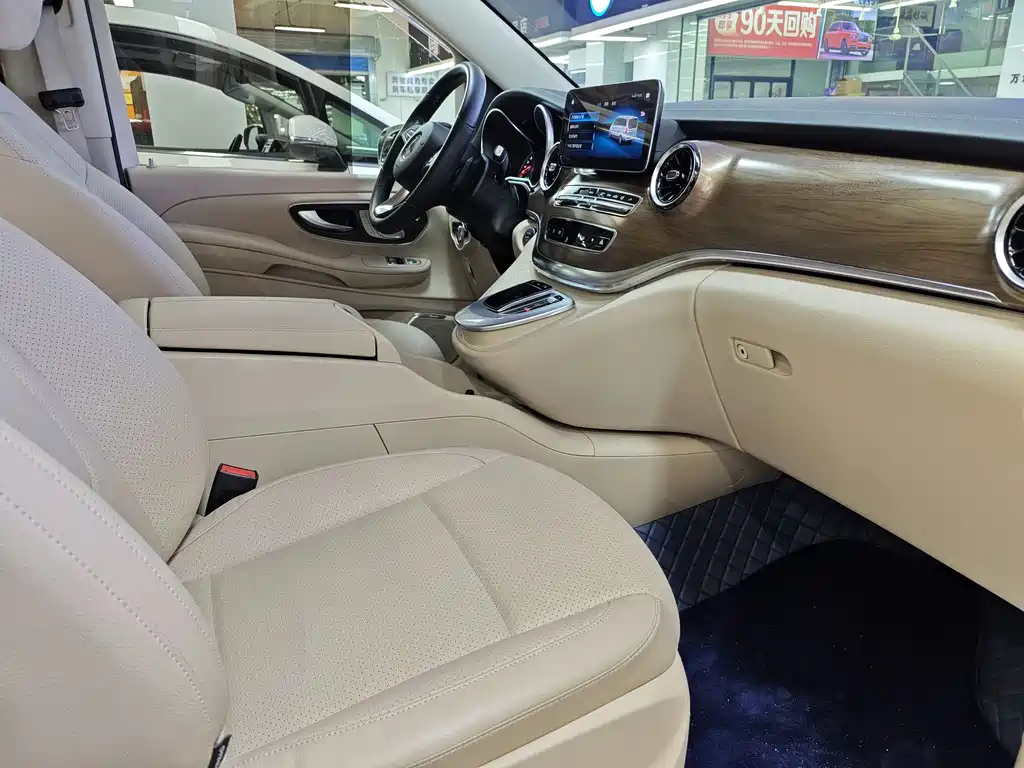 Mercedes-Benz V-Class 2022 — фото 10