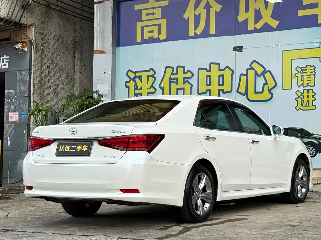Toyota Crown 2016 — фото 16