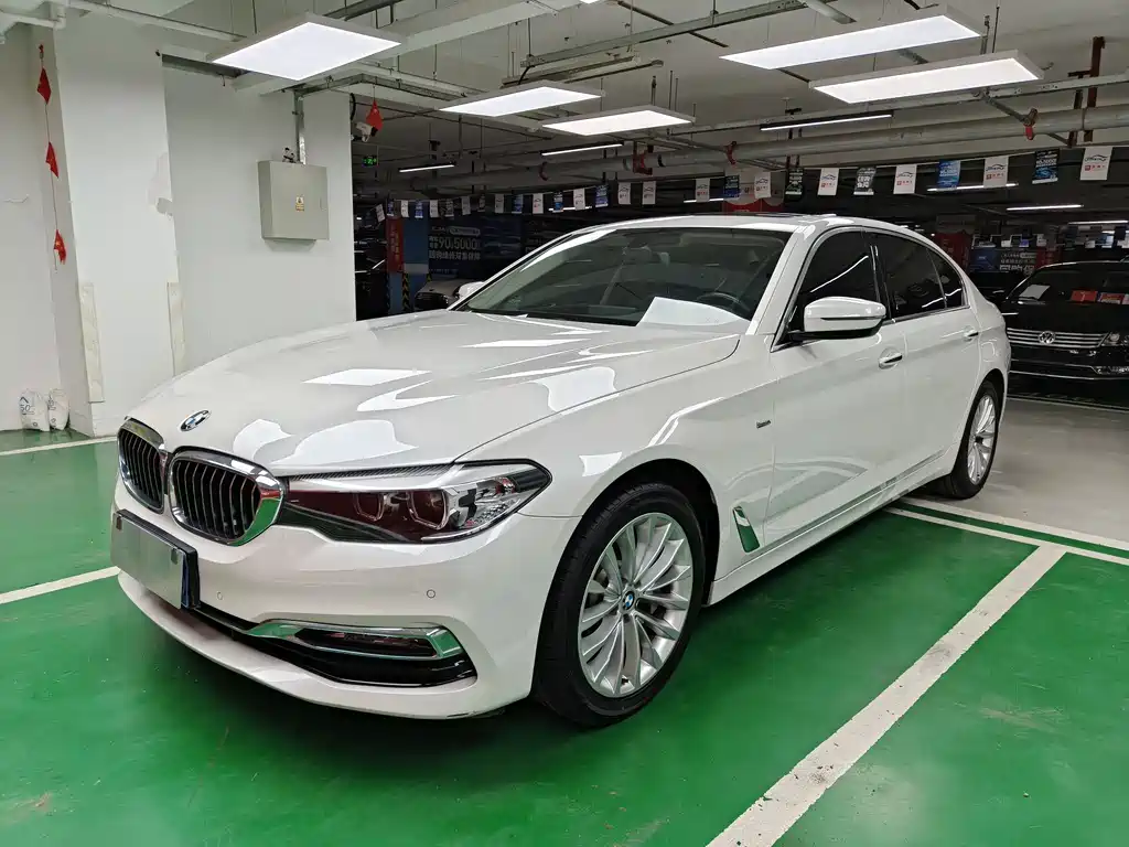 BMW 5 Series 2018 — фото 1