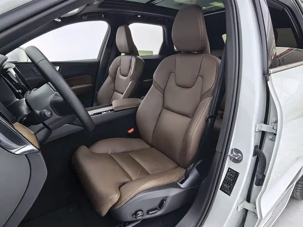 Volvo XC60 2024 — фото 19