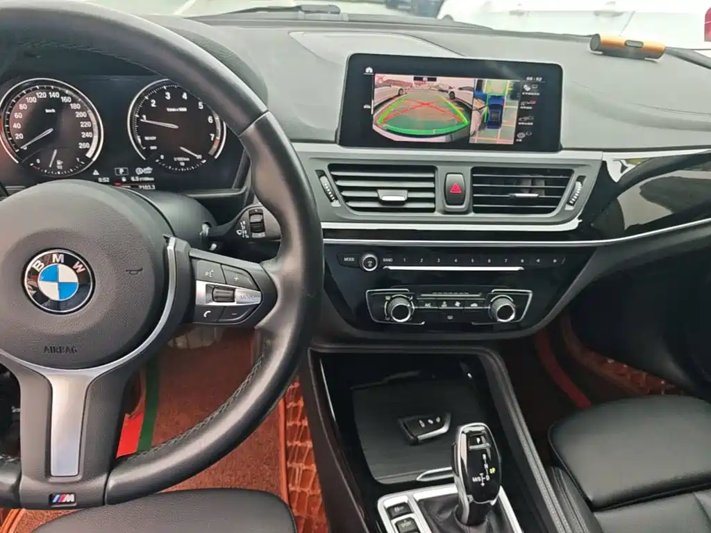BMW 1 Series 2020 — фото 10