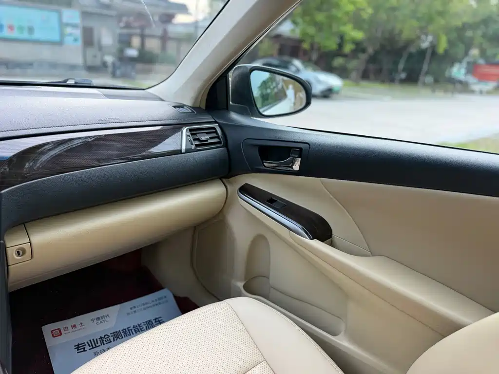 Toyota Camry 2016 — фото 17