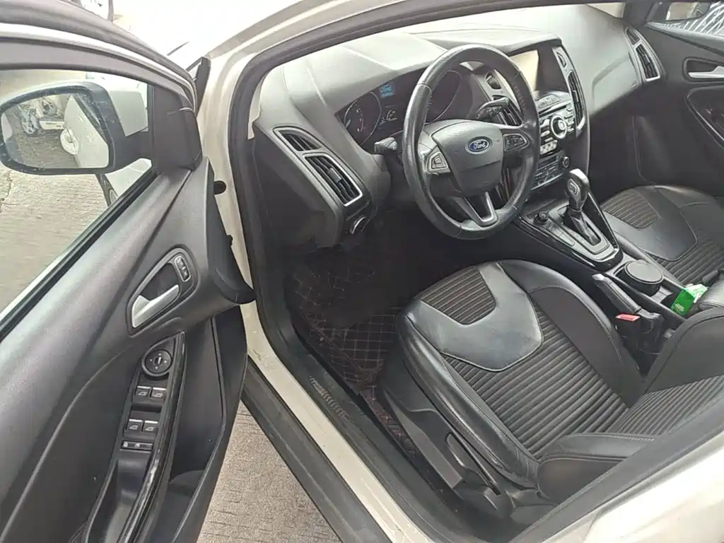 Ford Focus 2015 — фото 16