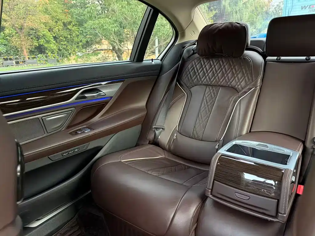 BMW 7 Series 2020 — фото 9