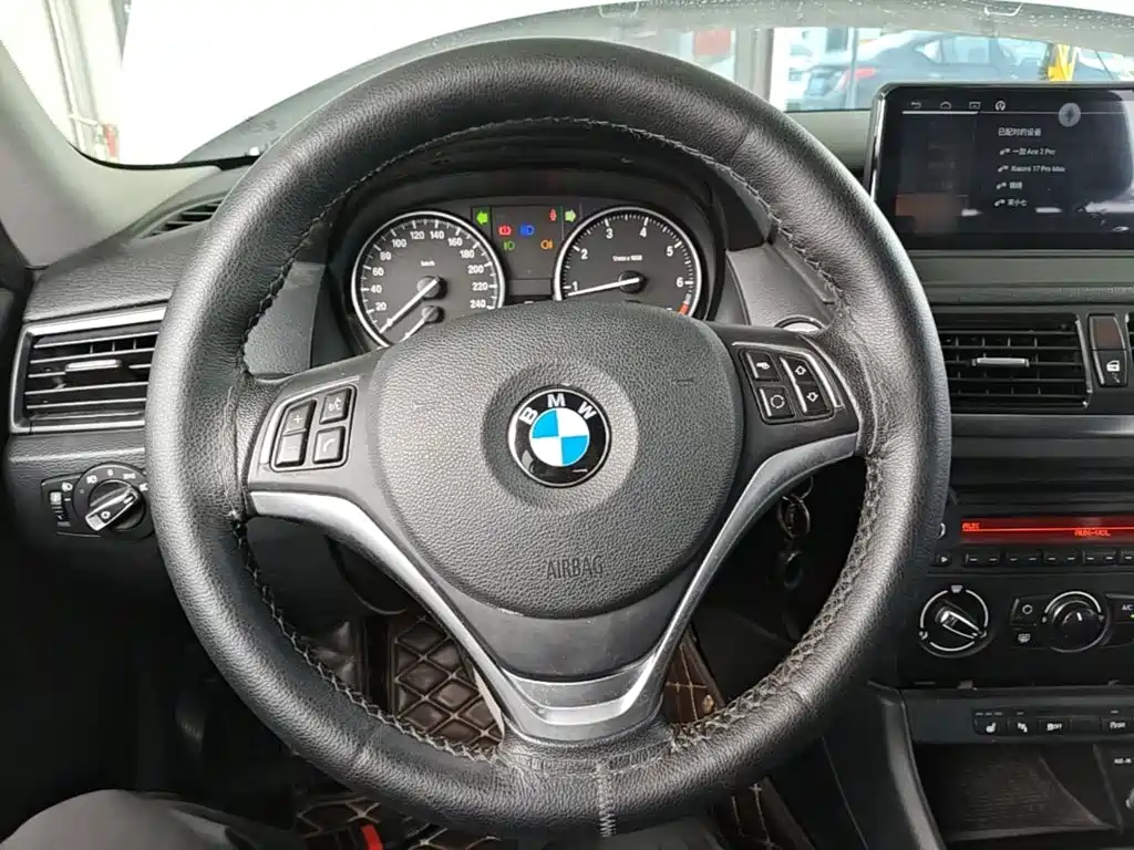BMW X1 2015 — фото 11