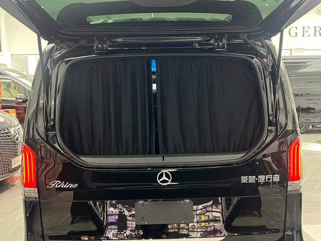 Mercedes-Benz V-Class 2024 — фото 20