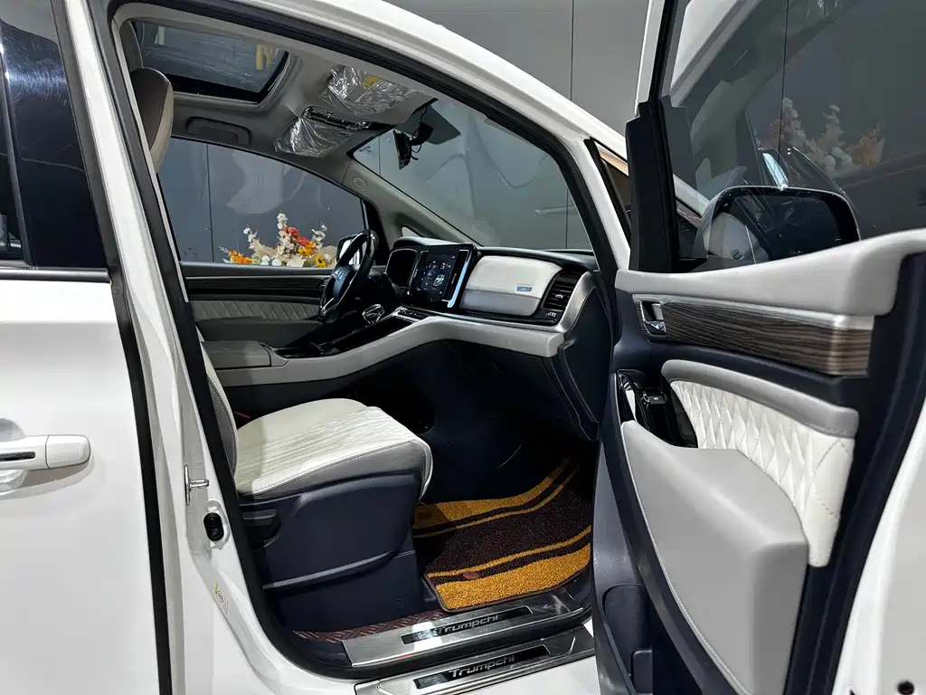 GAC Motor Trumpchi M8 2022 — фото 11