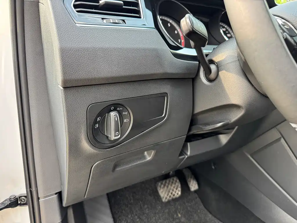 Volkswagen Tiguan L 2018 — фото 10
