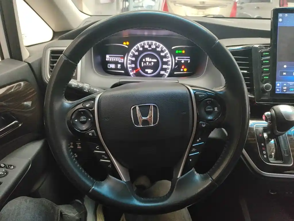 Honda Odyssey 2018 — фото 11