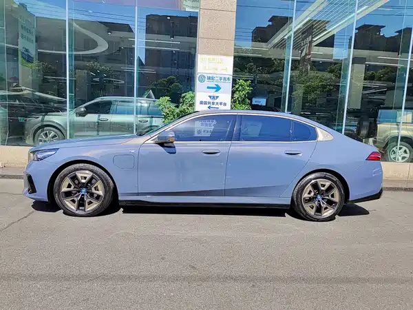 BMW i5 2024