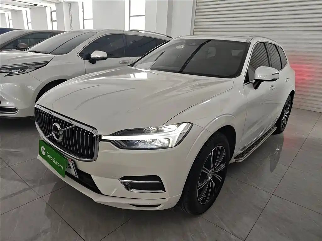 Volvo XC60 2021 — фото 1