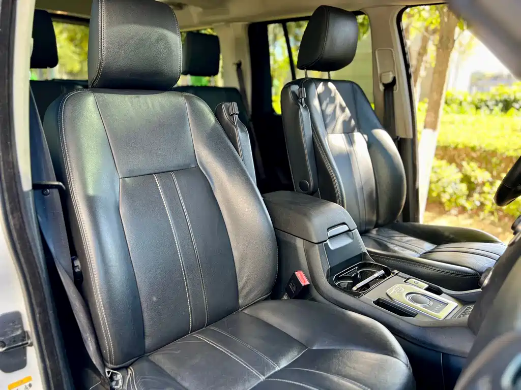 Land Rover Discovery 2017 — фото 18