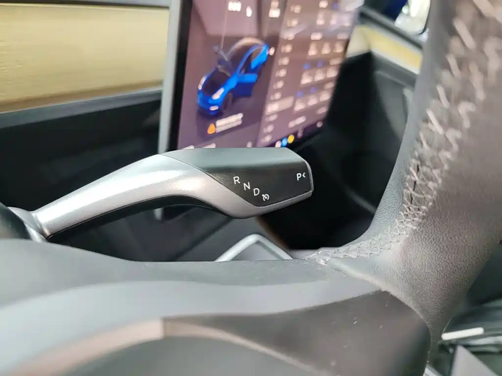 Tesla Model Y 2023 — фото 10
