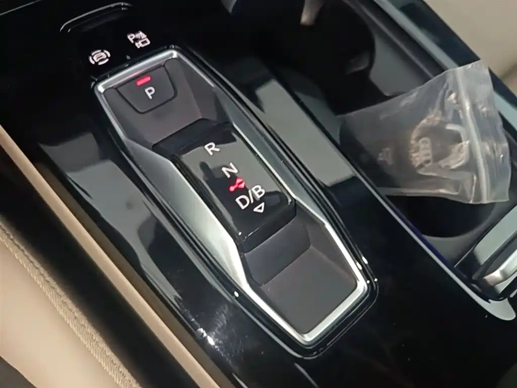 Audi Q6L e-tron 2025 — фото 14