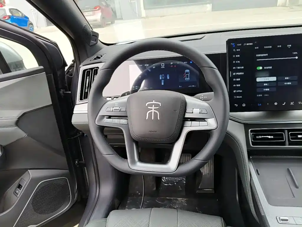 BYD L DM-i 2026 — фото 11