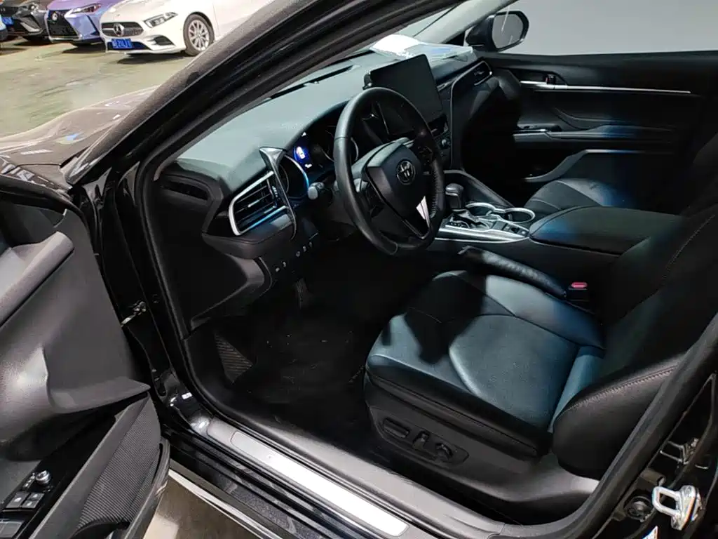 Toyota Camry 2023 — фото 11