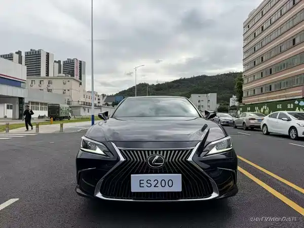Lexus ES 2019