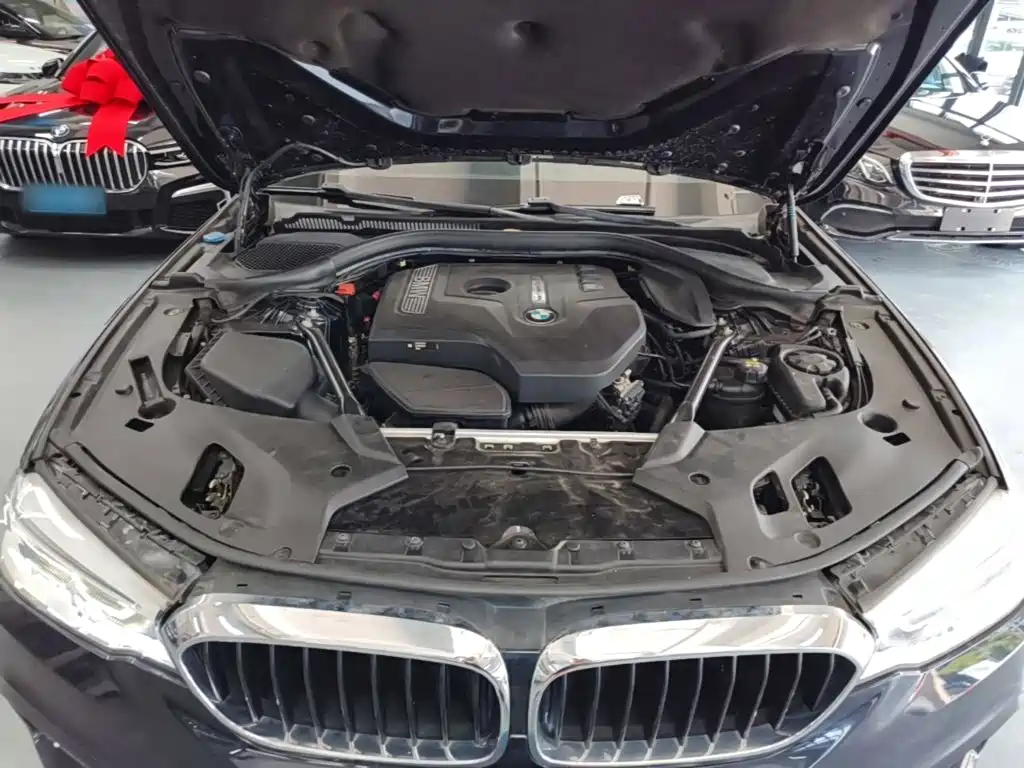 BMW 5 Series 2018 — фото 20