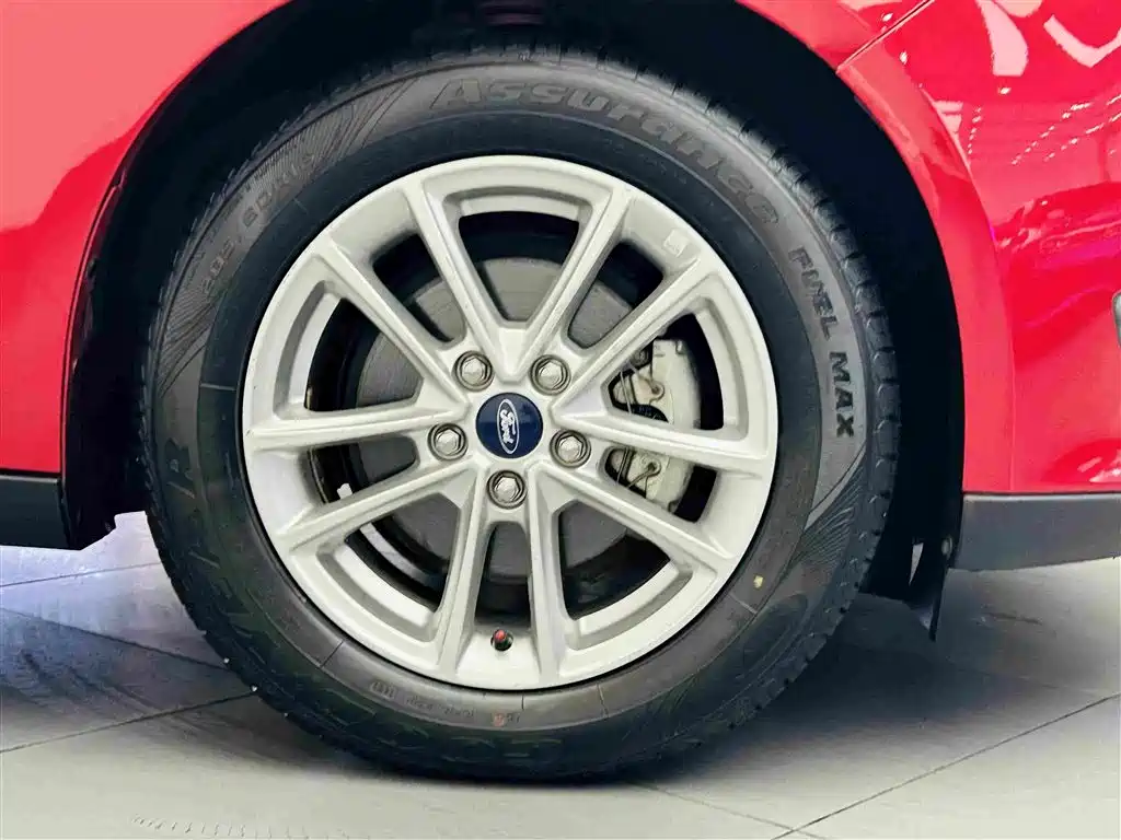 Ford Focus 2017 — фото 10