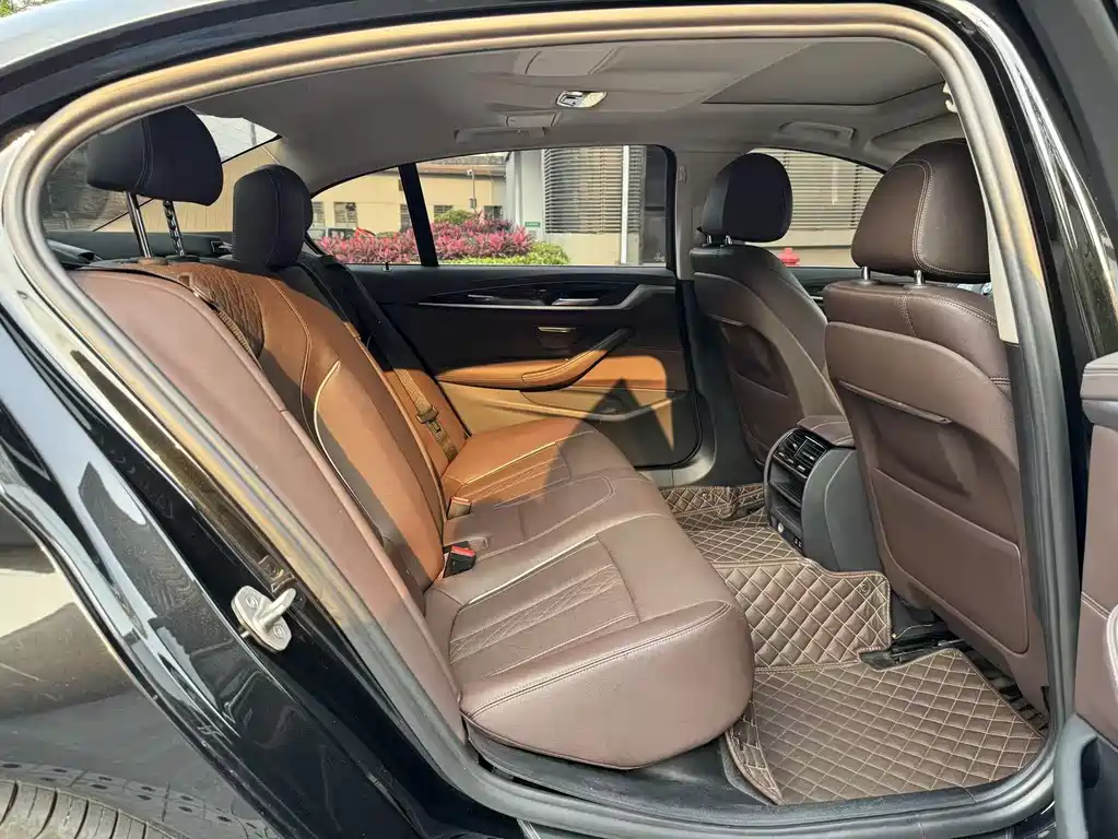 BMW 5 Series 2021 — фото 13