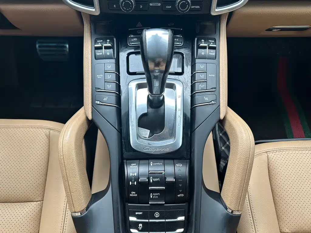 Porsche Cayenne 2016 — фото 27
