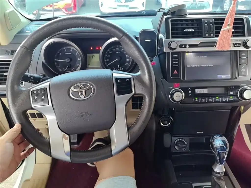 Toyota Prado 2017 — фото 10